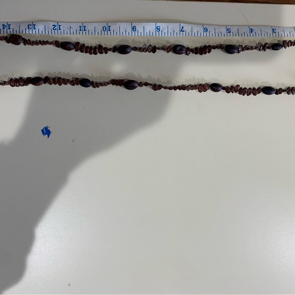 Two necklaces a multi strand and a single strand - Picture 5 of 6